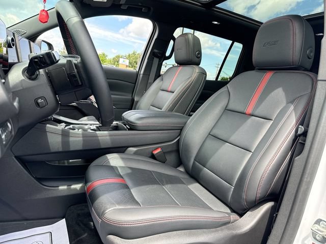 Used 2024 Chevrolet Traverse RS AWD/4WD image 11