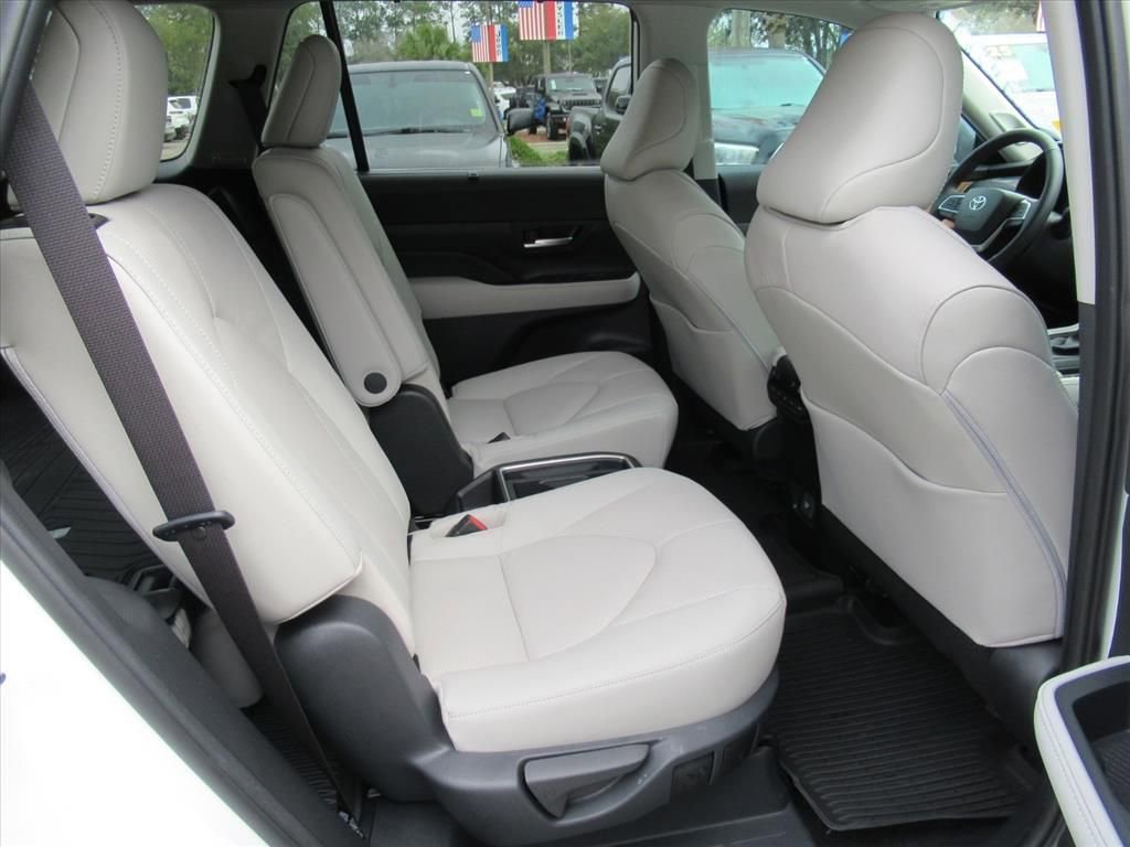 Used 2025 Toyota Grand Highlander Limited image 31