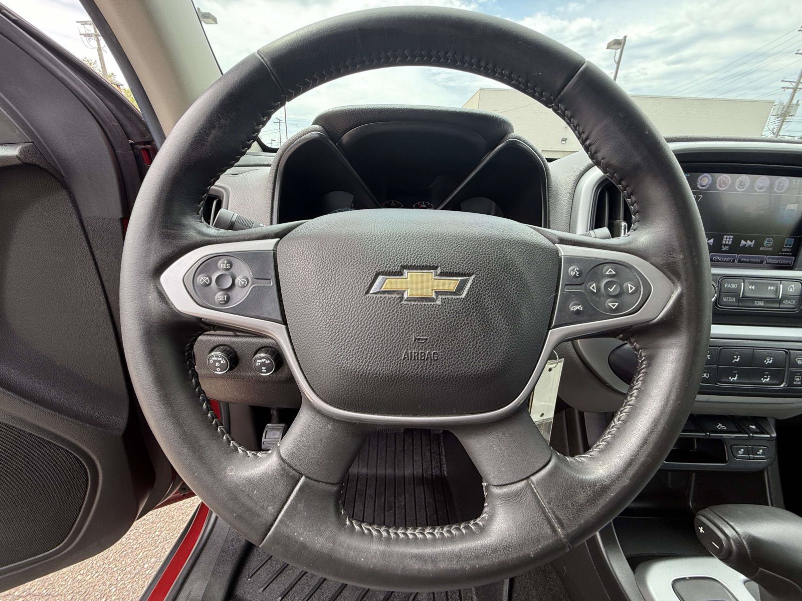 Used 2018 Chevrolet Colorado LT w/ Luxury Package, Chrome AWD/4WD image 9
