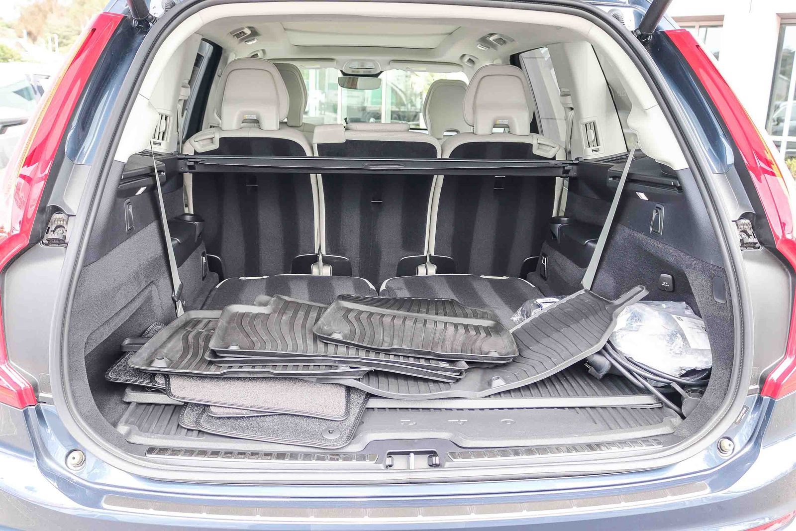 Used 2024 Volvo XC90 T8 Plus w/ Protection Package Premier AWD/4WD image 30