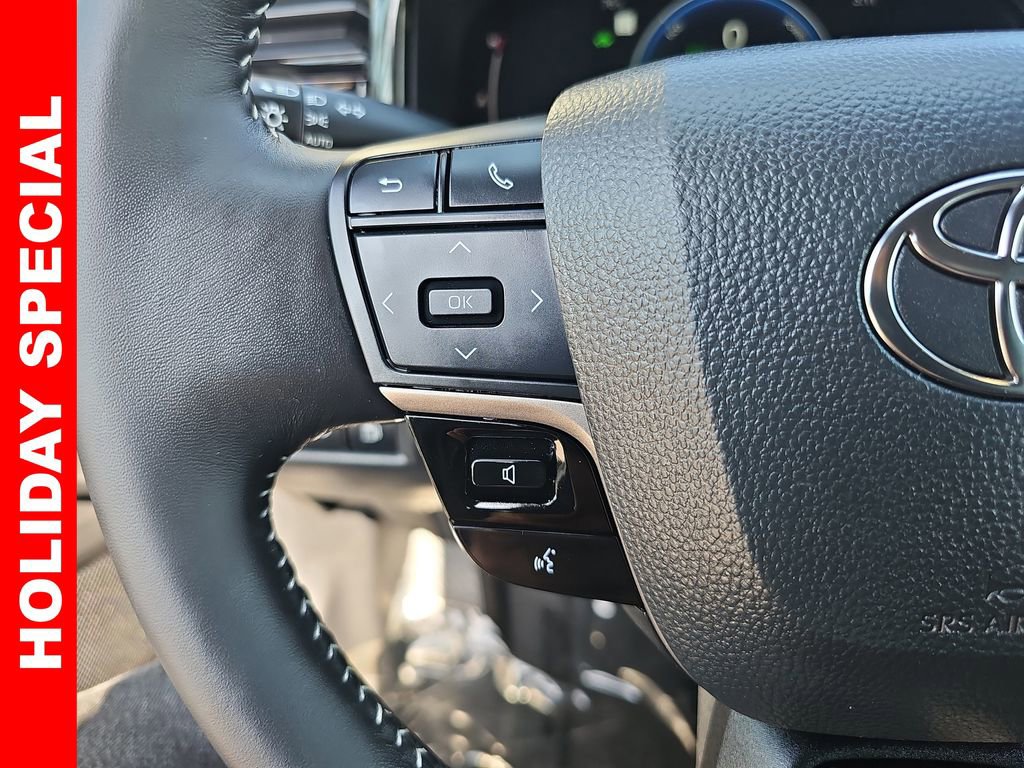 Used 2025 Toyota Camry SE image 16