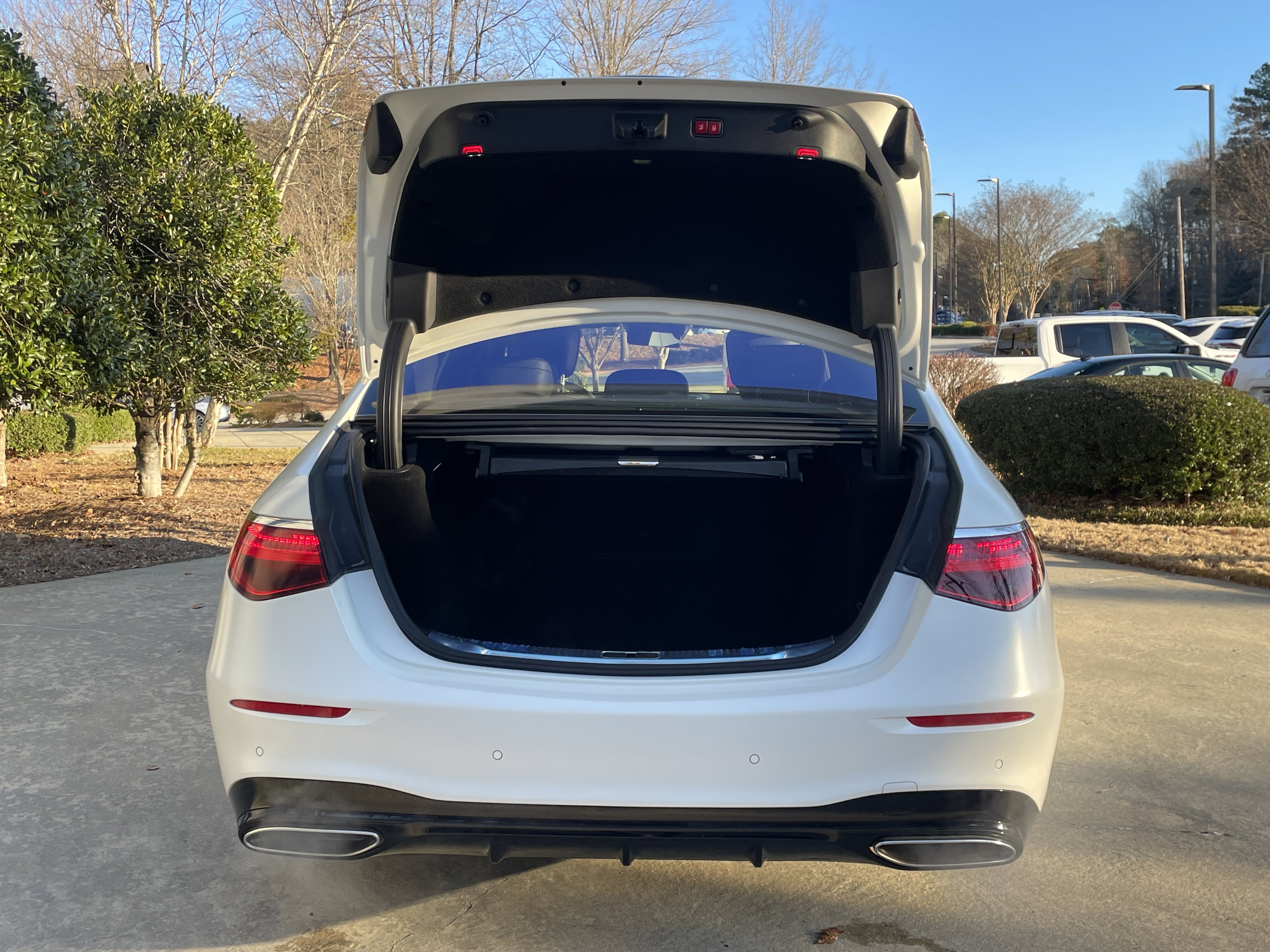 Certified 2022 Mercedes-Benz S 500 4MATIC w/ AMG Line Package image 9