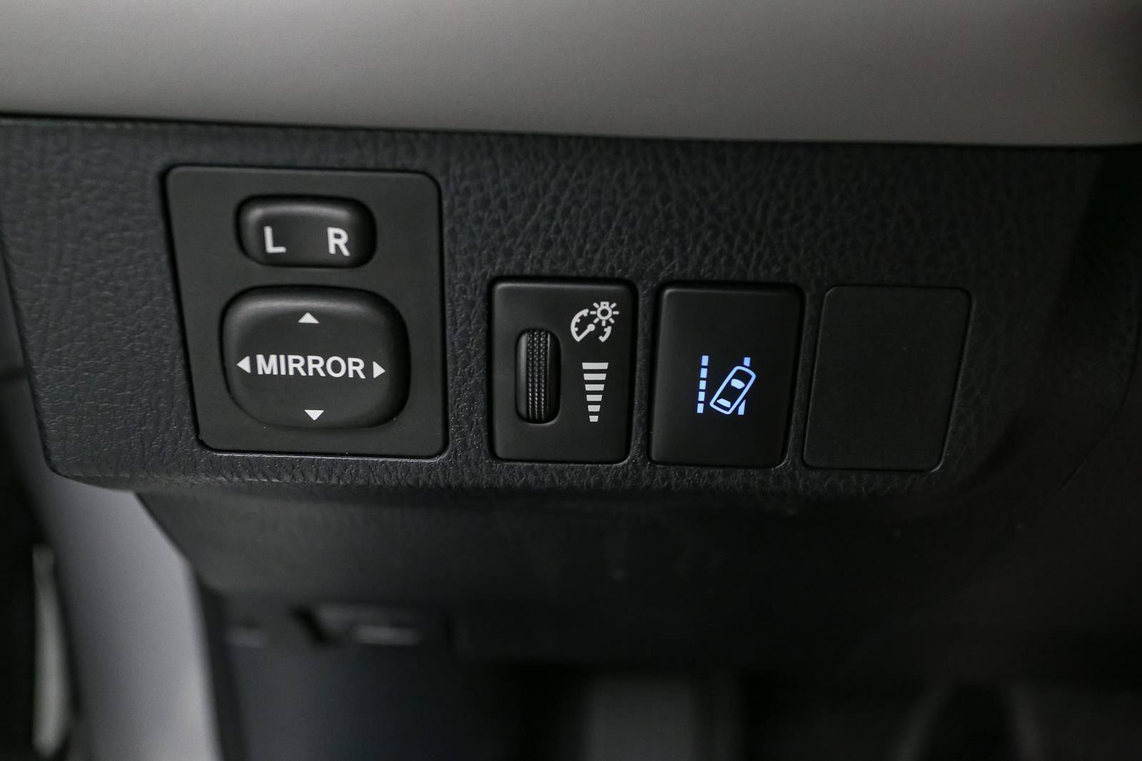 Used 2018 Toyota RAV4 Limited AWD/4WD image 45
