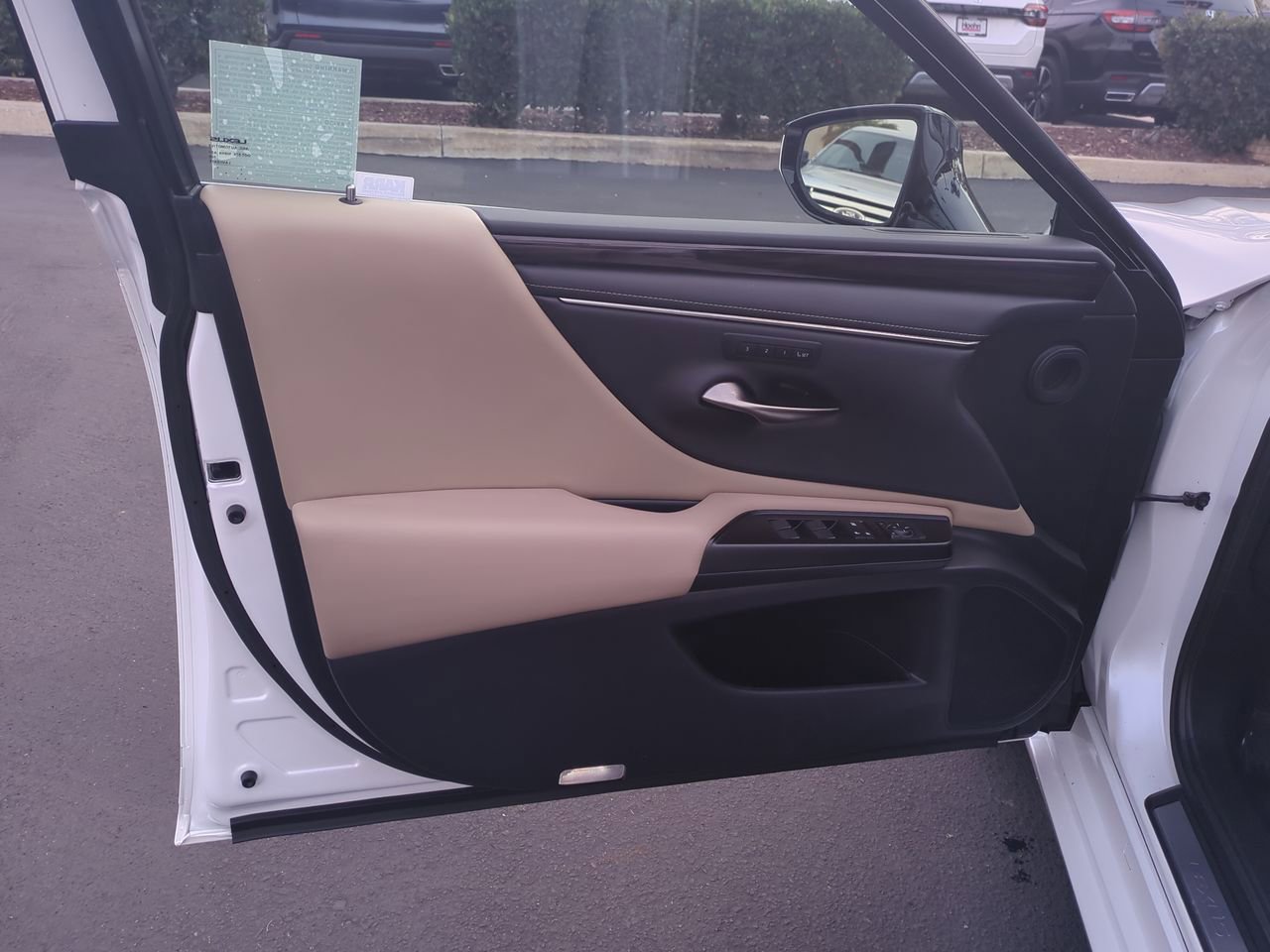 Used 2019 Lexus ES 300h w/ Luxury Package image 14