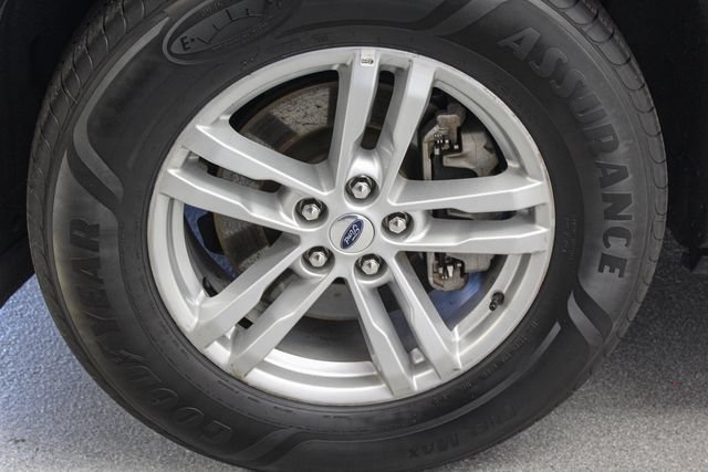 Used 2023 Ford Explorer XLT w/ Equipment Group 202A AWD/4WD image 12