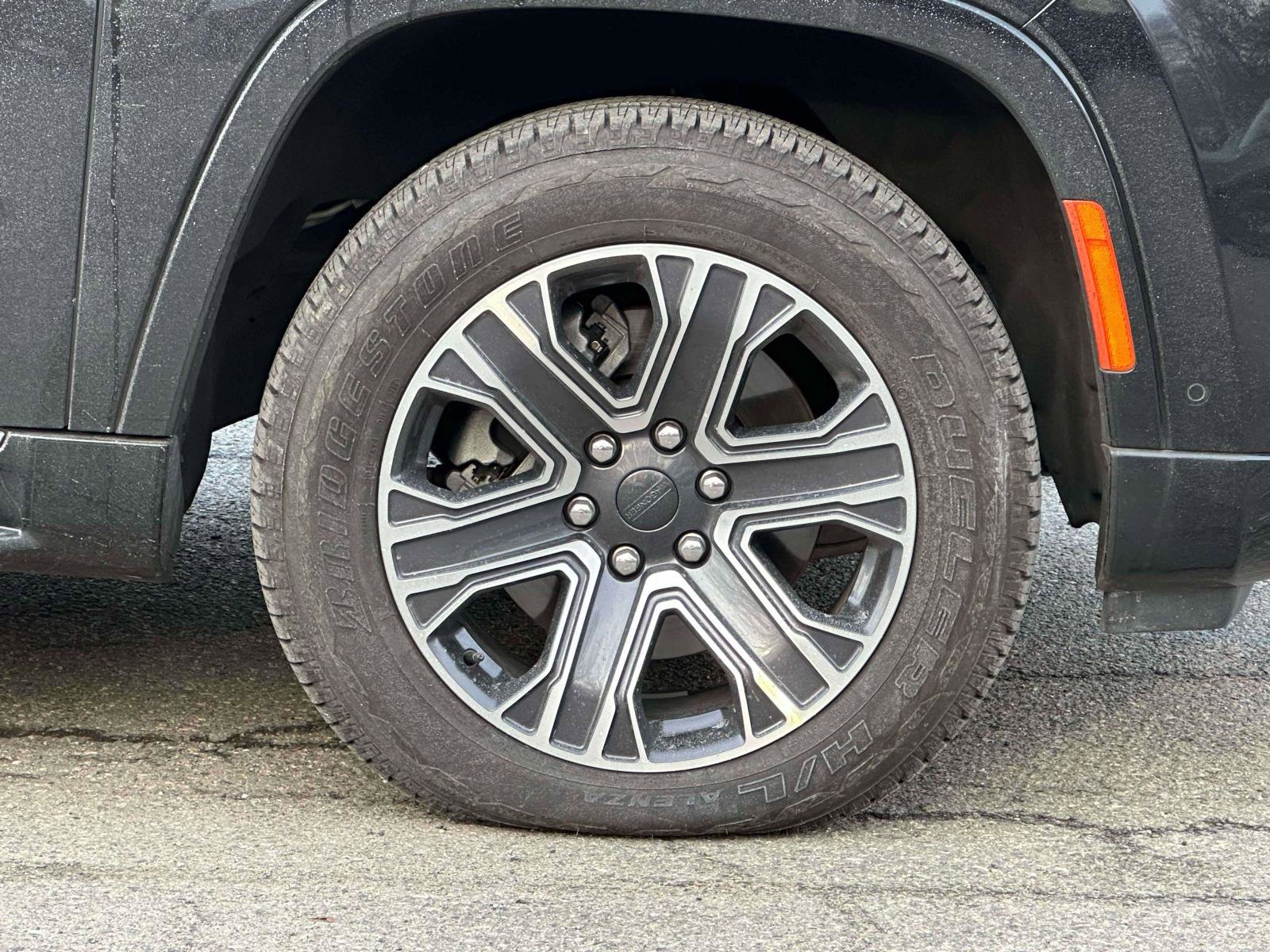 Used 2024 Jeep Wagoneer 4WD w/ Premium Group I image 7