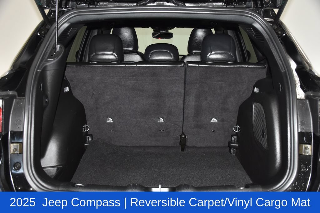 Used 2025 Jeep Compass Latitude w/ Sun & Sound Group AWD/4WD image 30