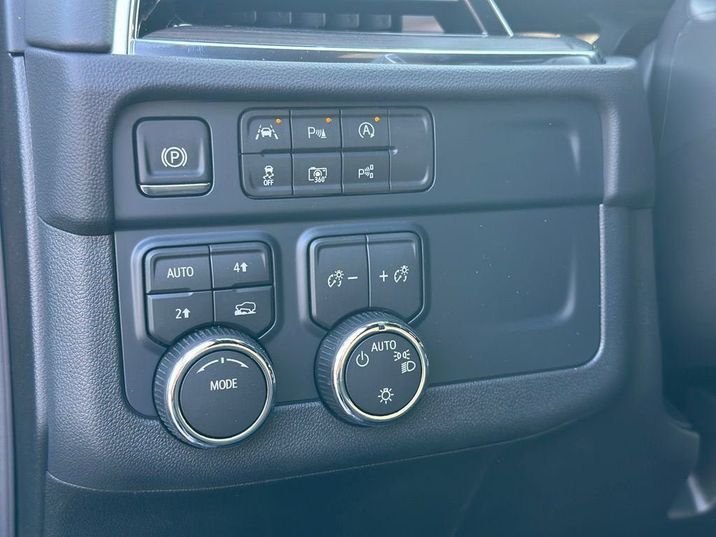New 2026 Chevrolet Suburban LS AWD/4WD image 19