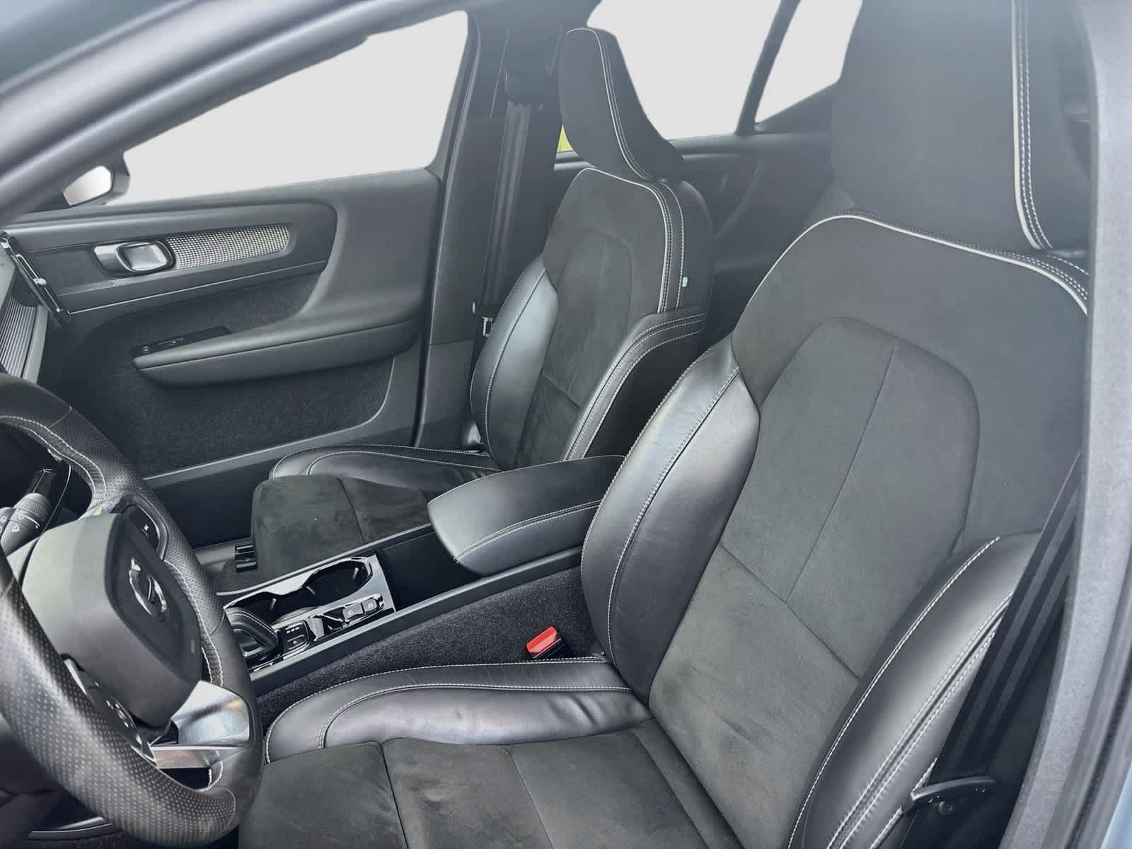 Used 2021 Volvo XC40 T5 R-Design w/ Climate Package AWD/4WD image 22