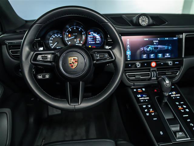 Certified 2025 Porsche Macan image 19