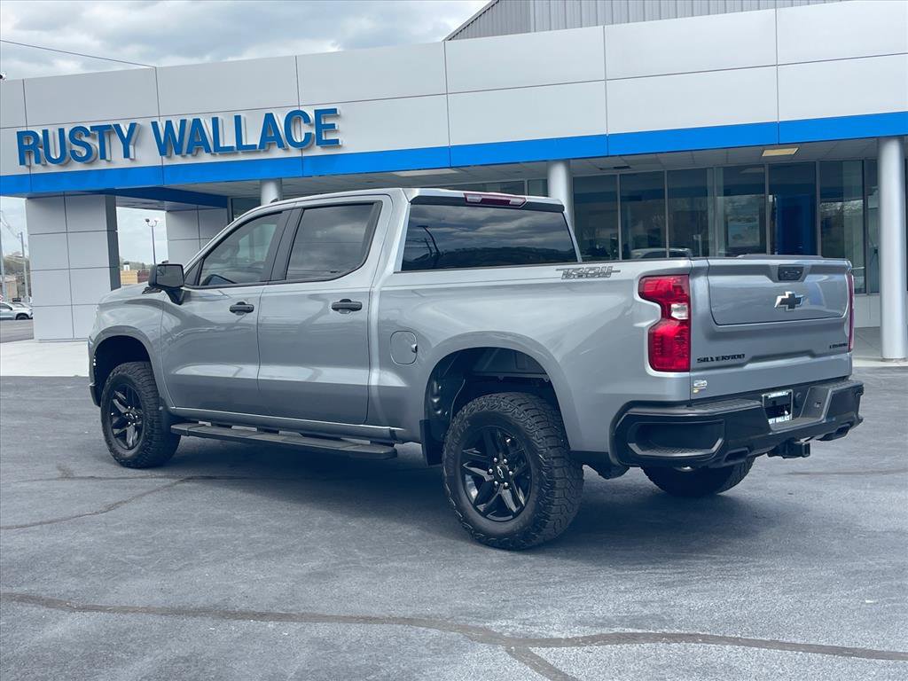Used 2025 Chevrolet Silverado 1500 Custom Trail Boss w/ Dark Appearance Package image 5