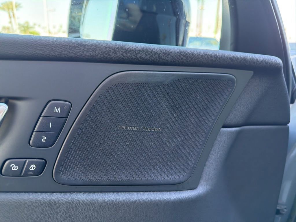 Used 2023 Volvo XC60 B5 Ultimate w/ Climate Package image 6