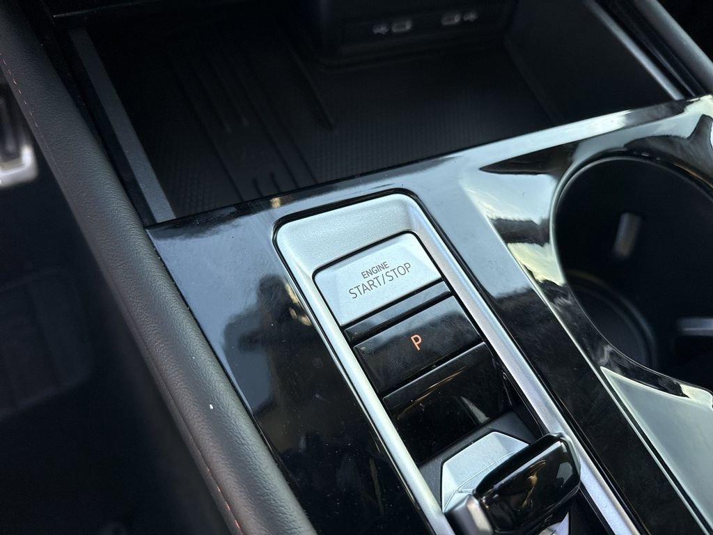 Used 2025 Volkswagen Atlas Peak Edition SE image 34