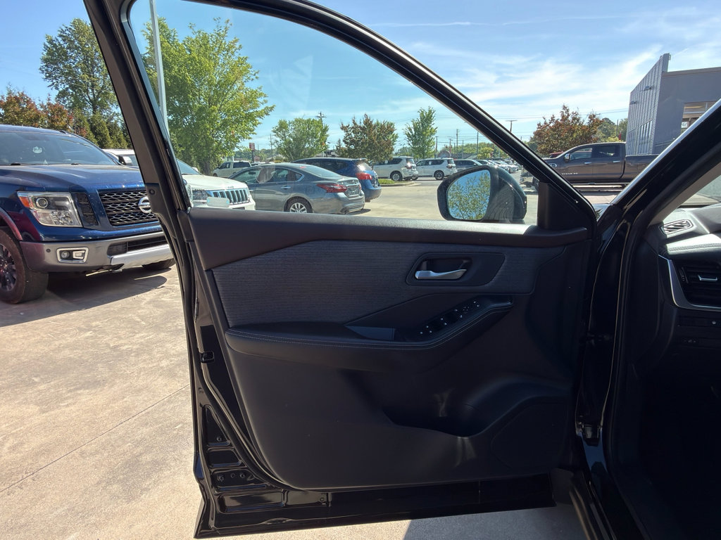 Certified 2021 Nissan Rogue SV image 9