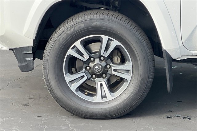 Used 2017 Toyota Tacoma TRD Sport image 35