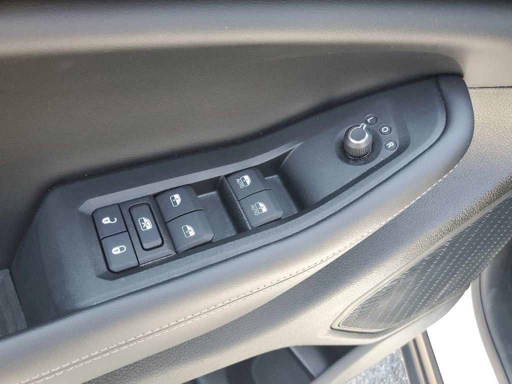 Used 2024 Jeep Grand Cherokee Altitude AWD/4WD image 9