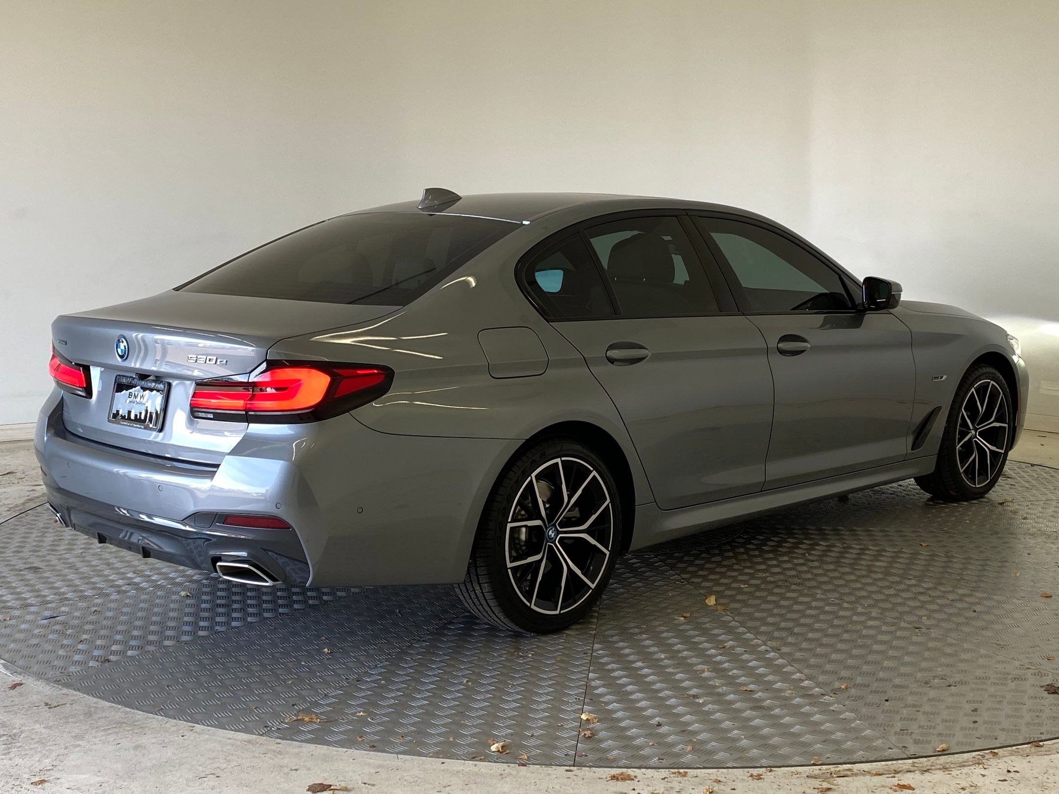 Certified 2023 BMW 530e xDrive w/ M Sport Package image 8
