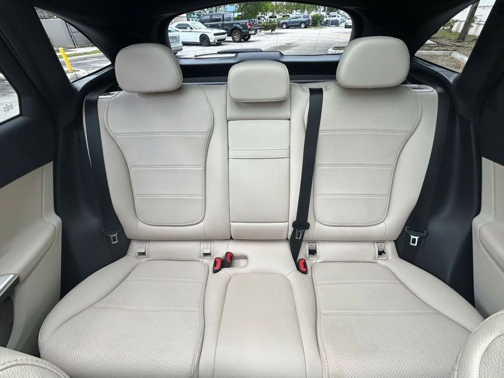 Used 2024 Mercedes-Benz GLC 300 4MATIC image 13