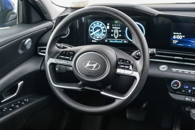 Used 2024 Hyundai Elantra SEL image 17