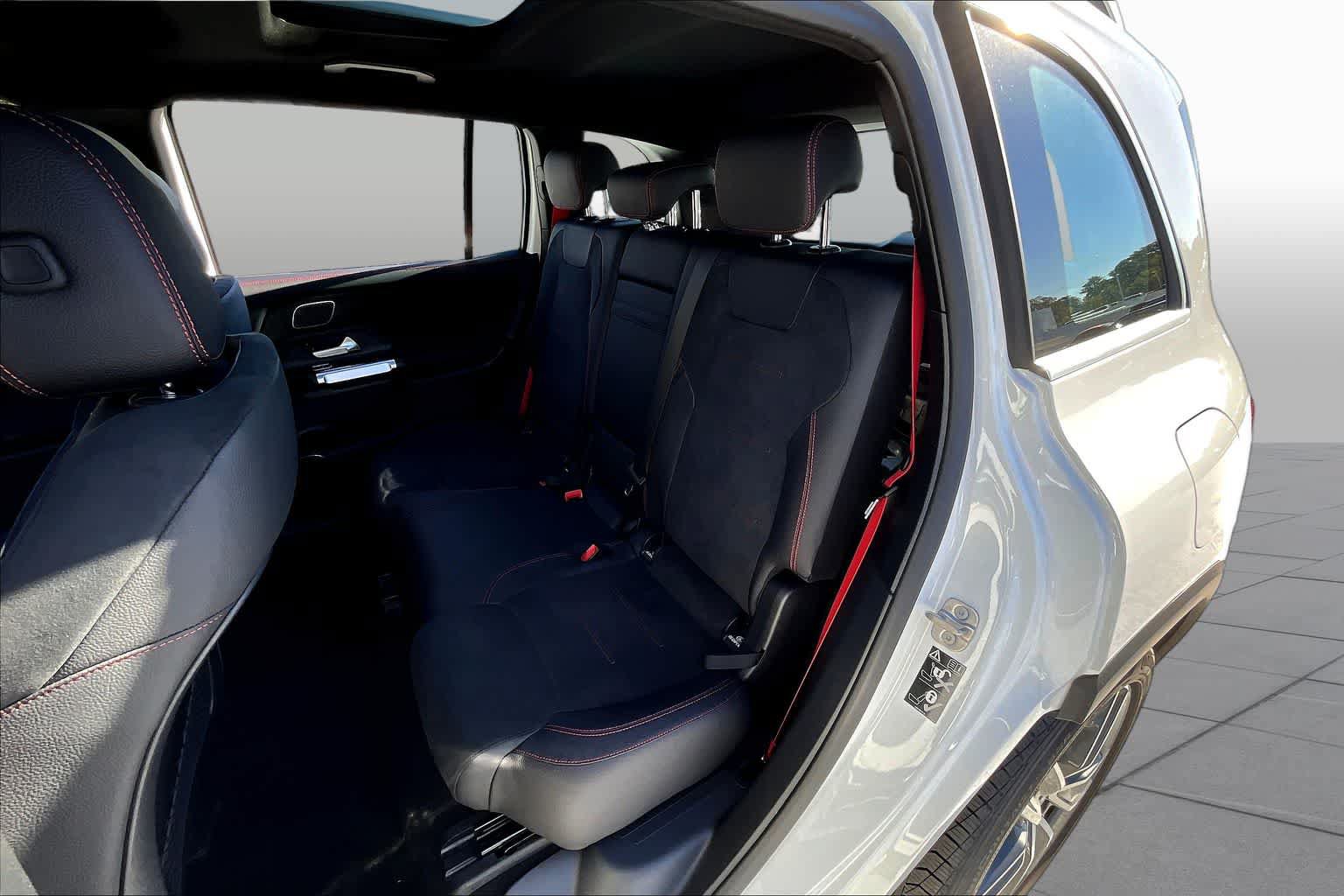 Used 2025 Mercedes-Benz GLB 35 AMG 4MATIC image 21