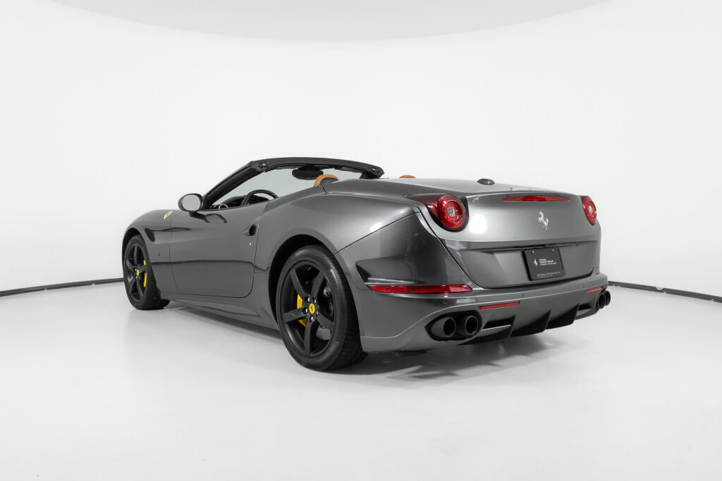 Used 2016 Ferrari California T RWD image 4