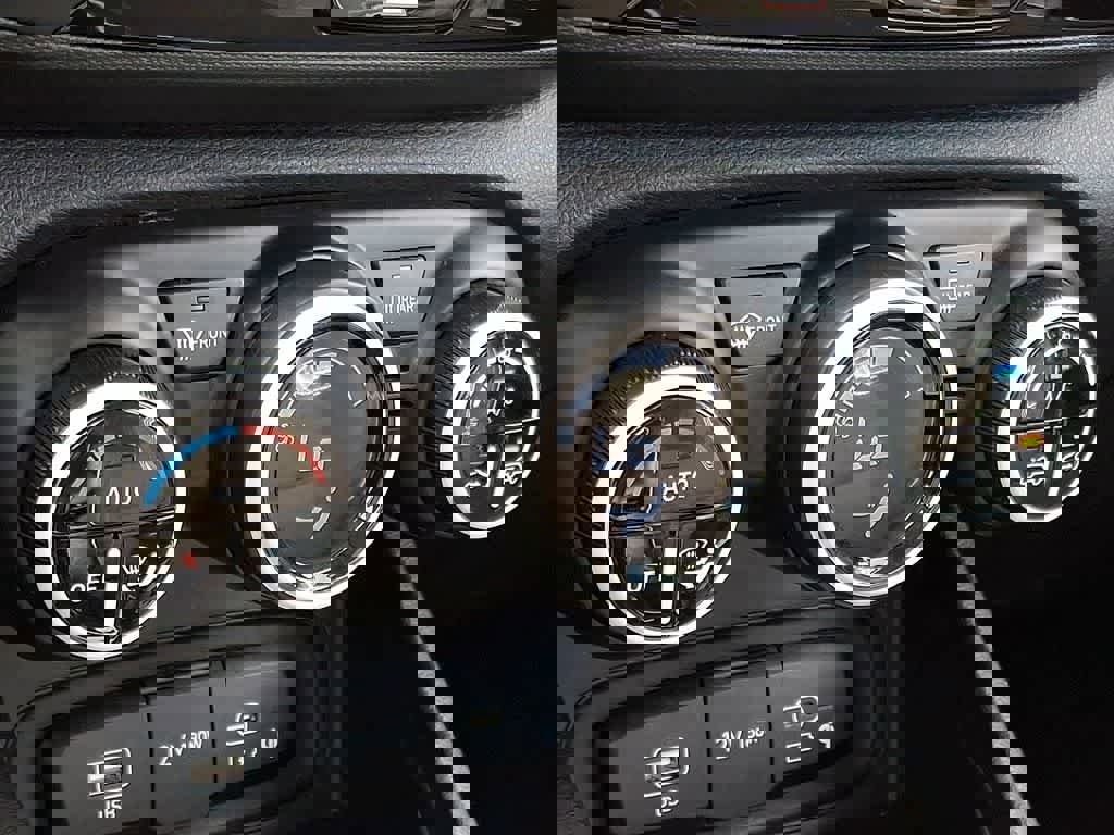 Used 2024 Hyundai Venue Limited image 14