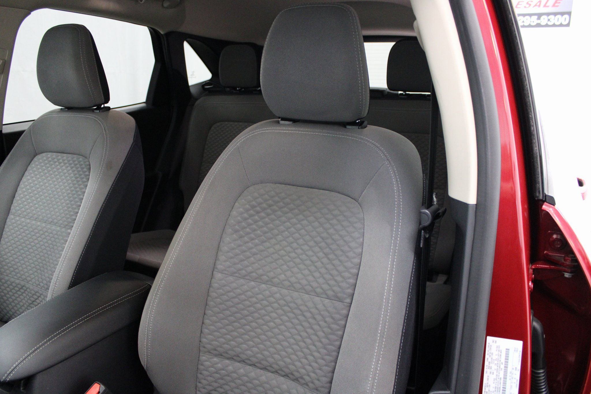 Used 2020 Ford Escape SE image 19