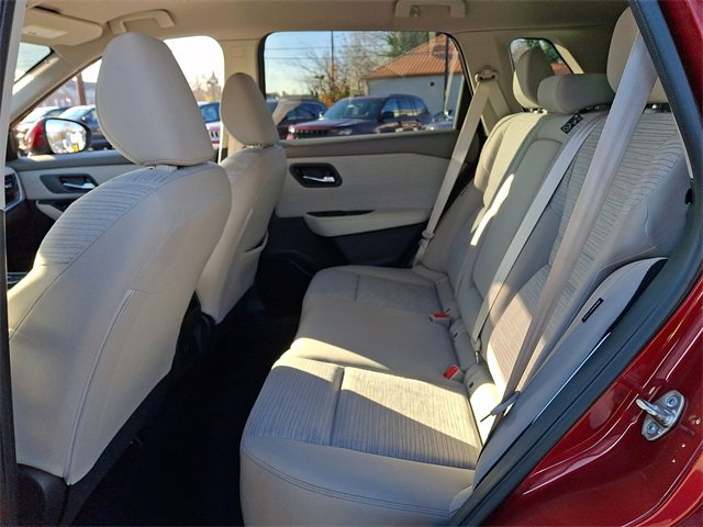 Used 2023 Nissan Rogue SV image 10