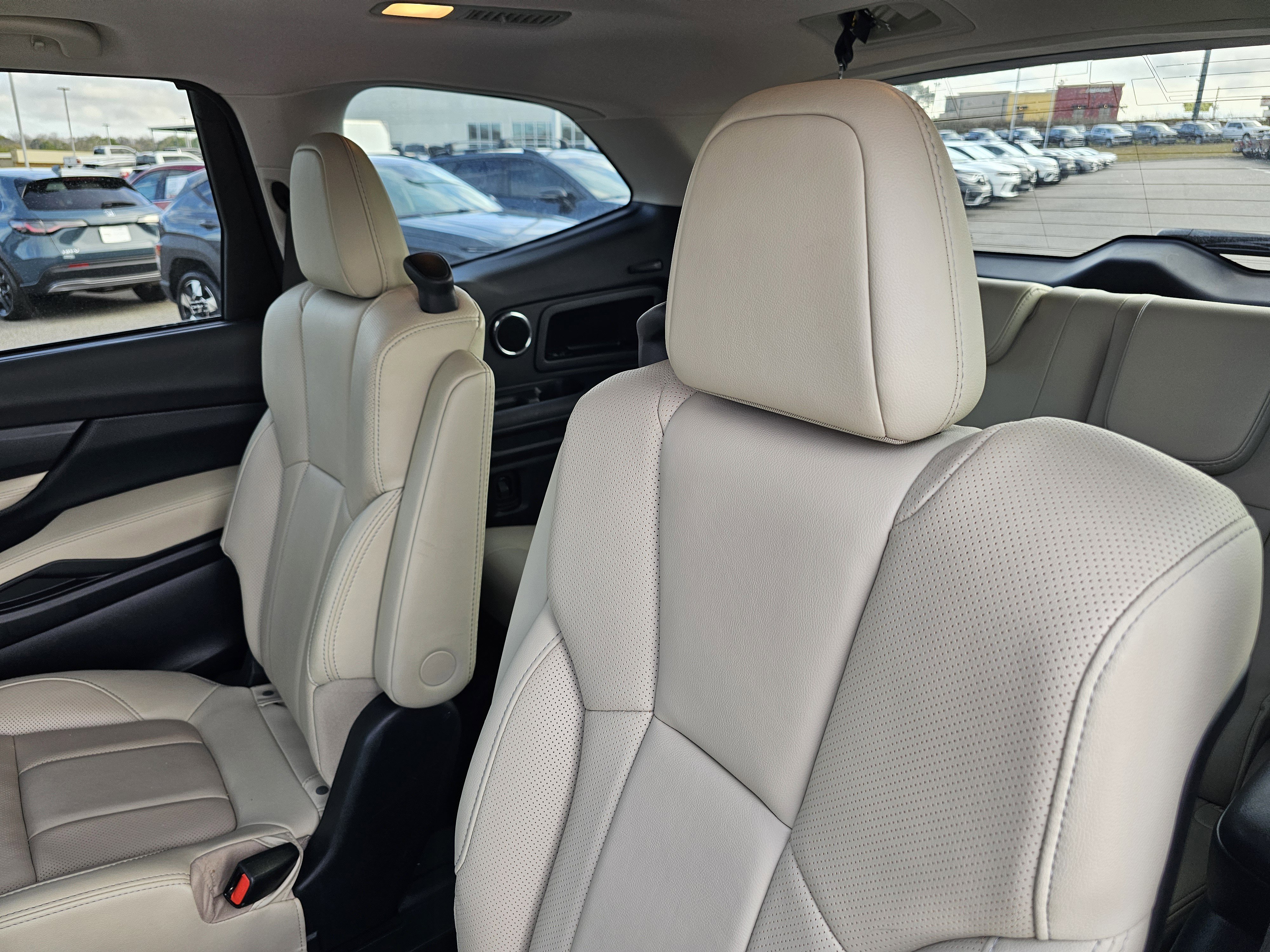 Used 2023 Subaru Ascent Limited w/ Technology Package image 32