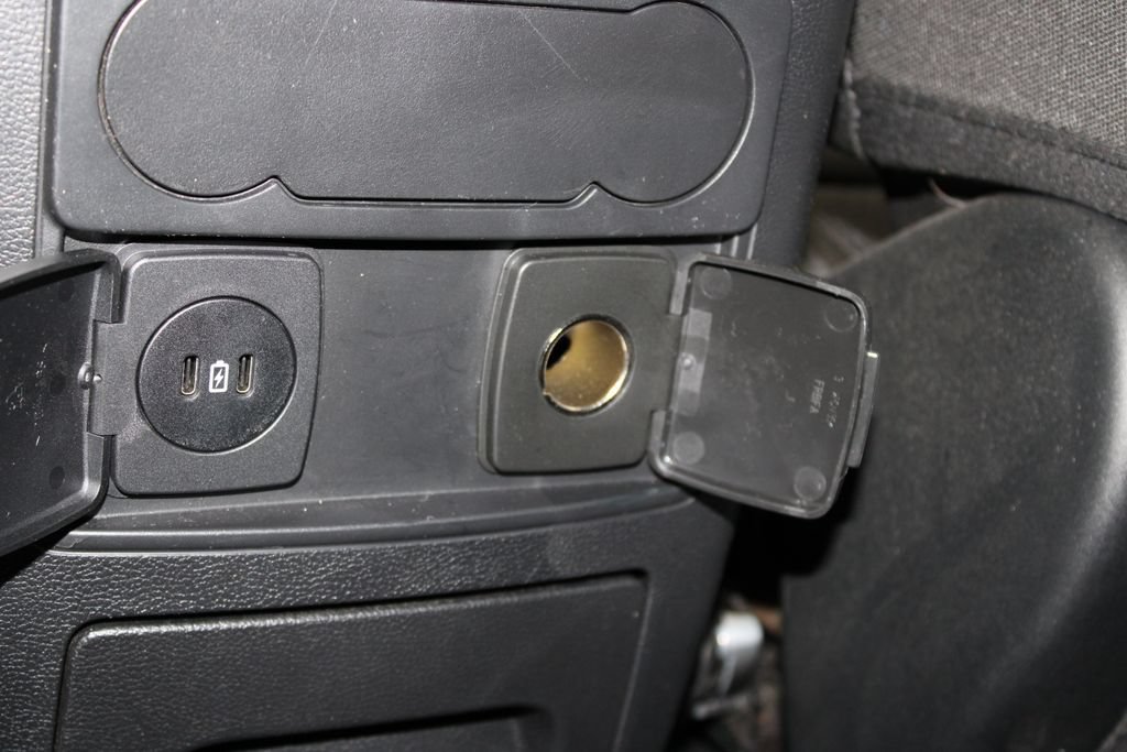 Used 2024 Ford Explorer XLT RWD image 55
