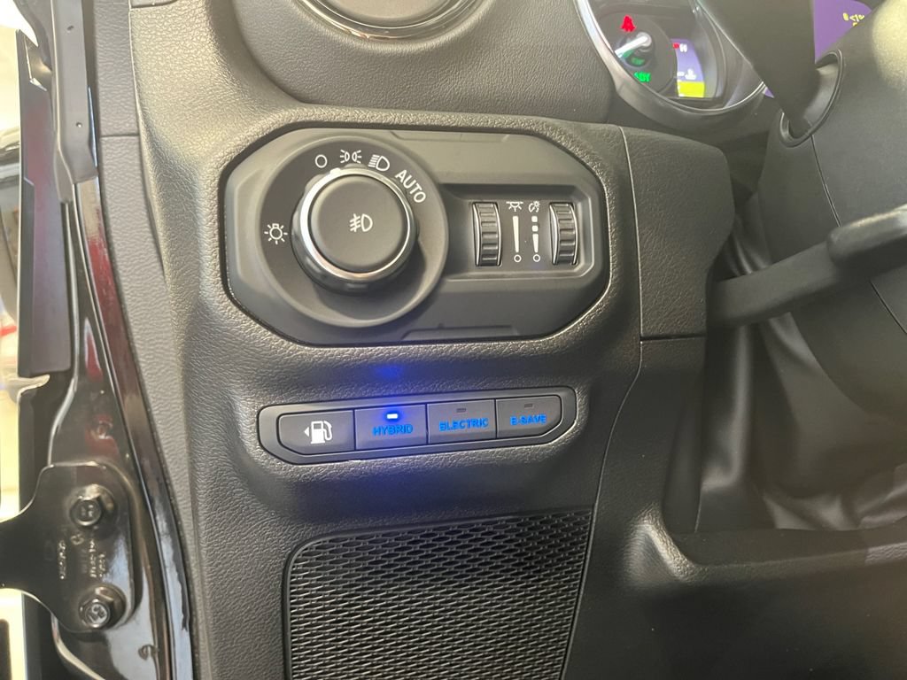 Used 2022 Jeep Wrangler Unlimited Sahara AWD/4WD image 25
