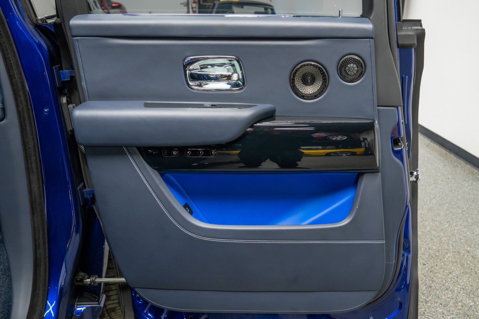 Used 2024 Rolls-Royce Cullinan Black Badge image 48