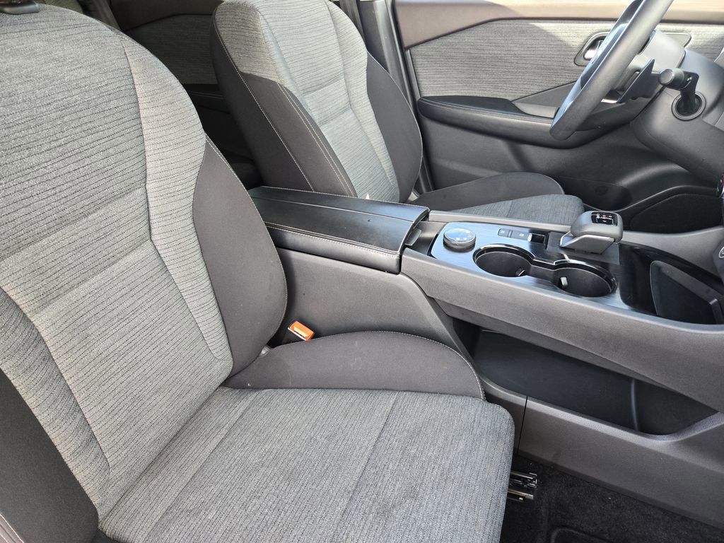 Used 2023 Nissan Rogue SV image 8