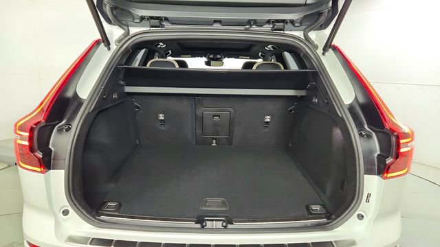 New 2026 Volvo XC60 B5 Plus w/ Climate Package PRO AWD/4WD image 40