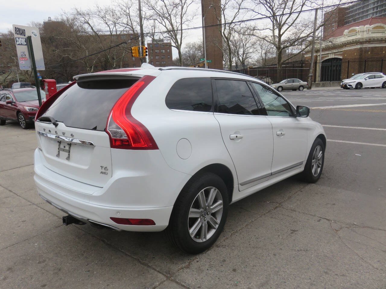 Used 2016 Volvo XC60 T6 Platinum AWD/4WD image 4