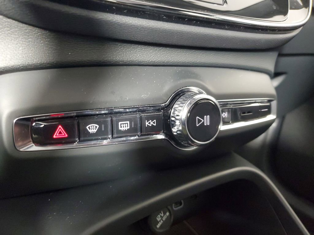 Certified 2026 Volvo XC40 B5 Ultra w/ Climate Package image 32