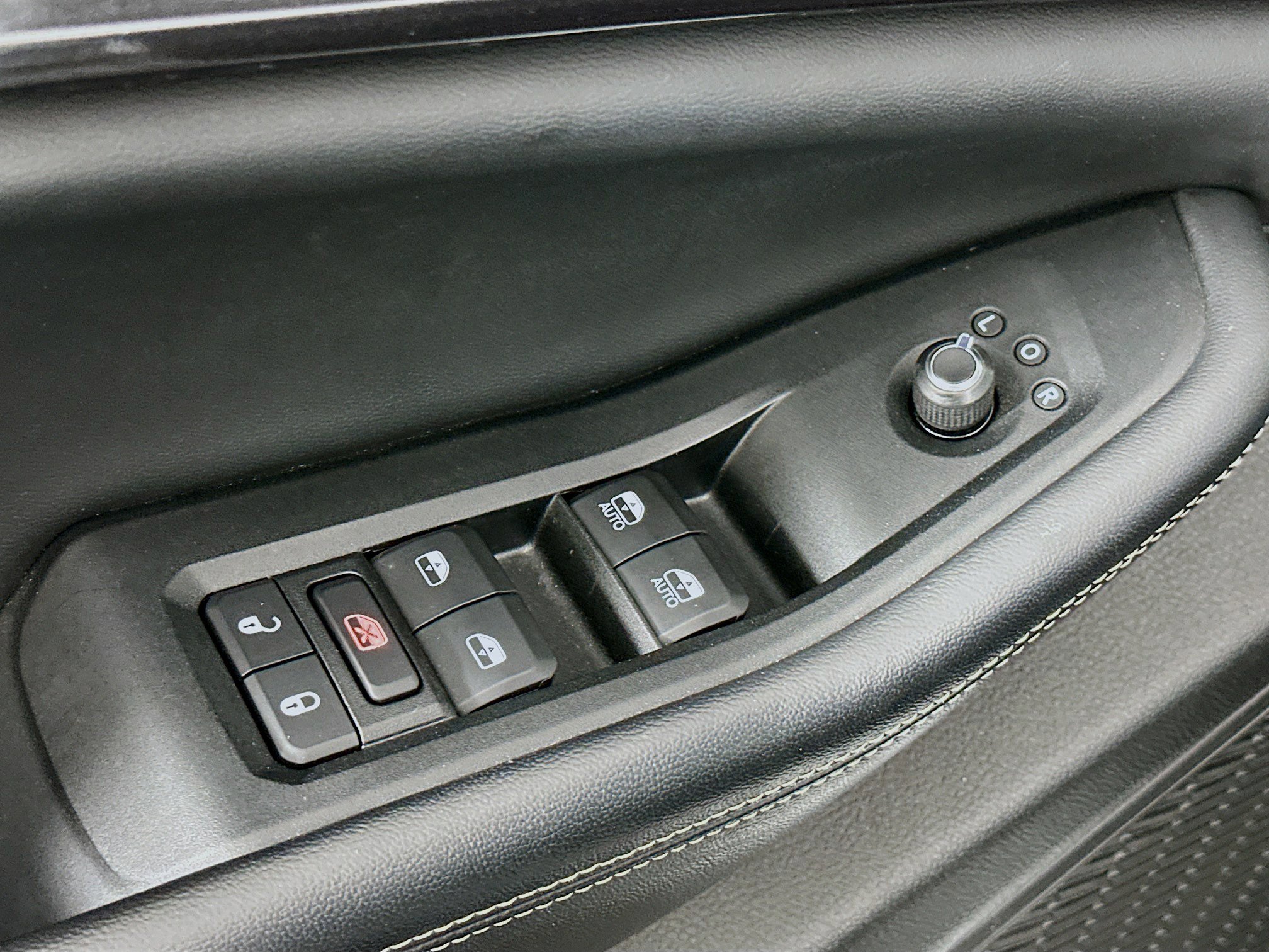 Used 2023 Jeep Grand Cherokee Altitude AWD/4WD image 15