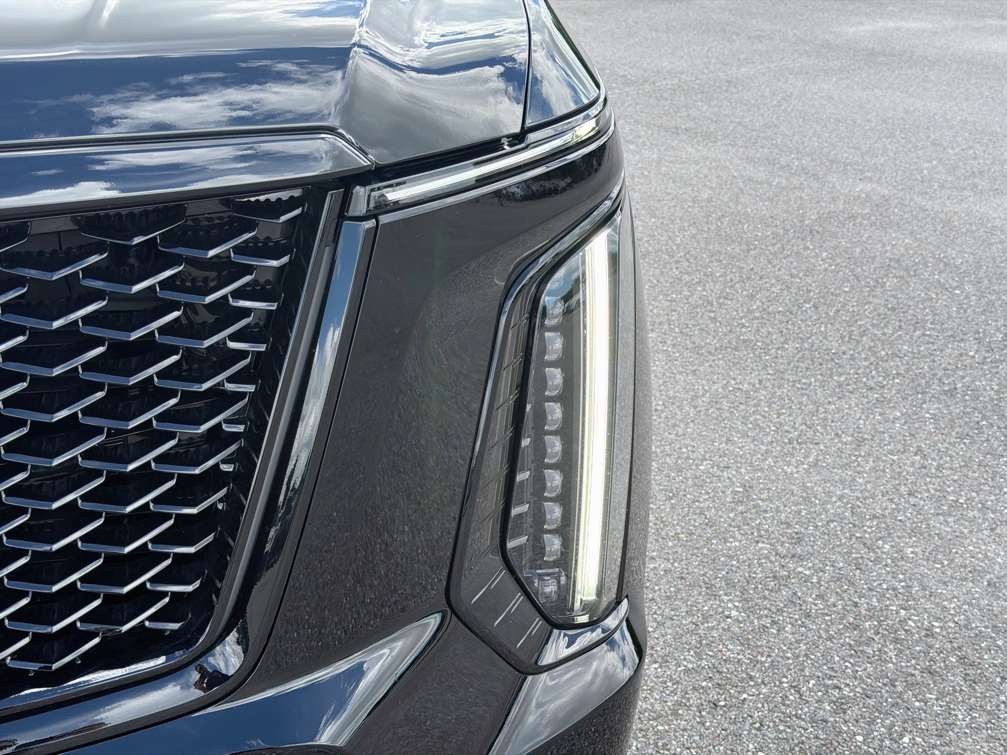 Used 2026 Cadillac Escalade V w/ LPO, ONYX Package AWD/4WD image 9