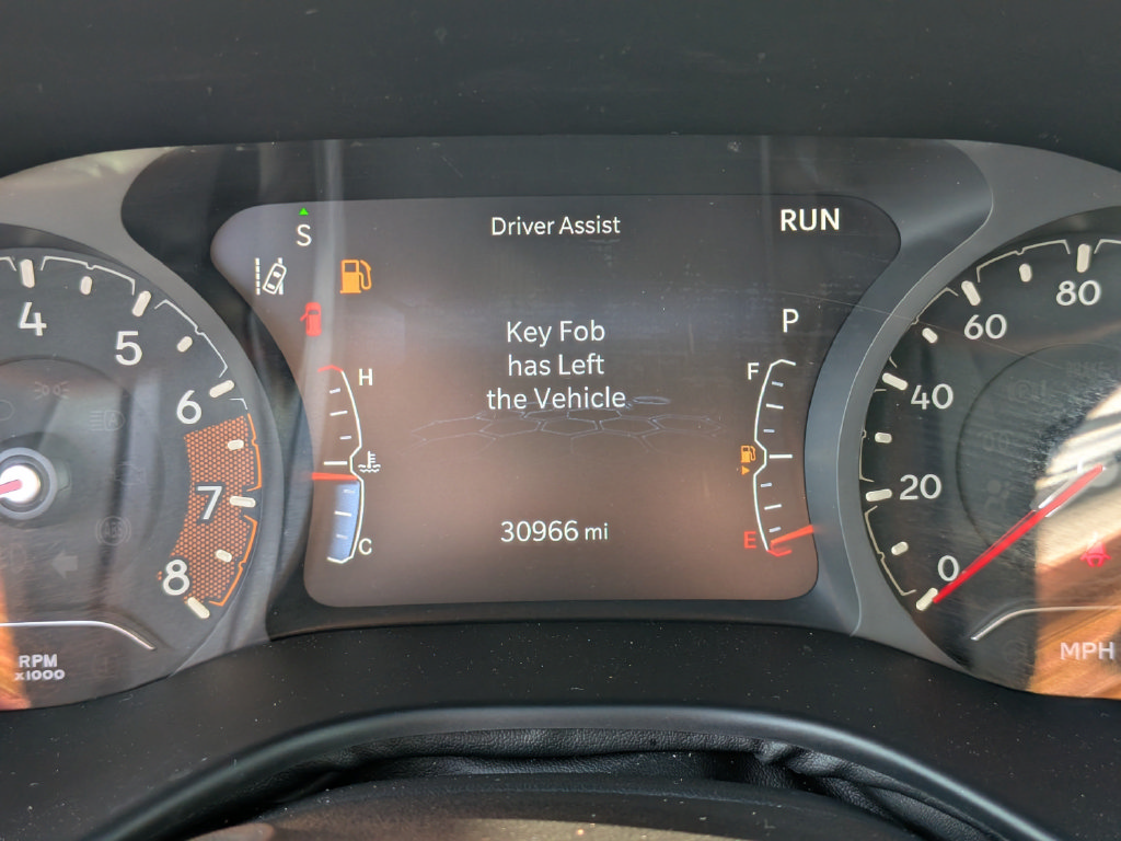 Used 2022 Jeep Compass Latitude FWD image 32