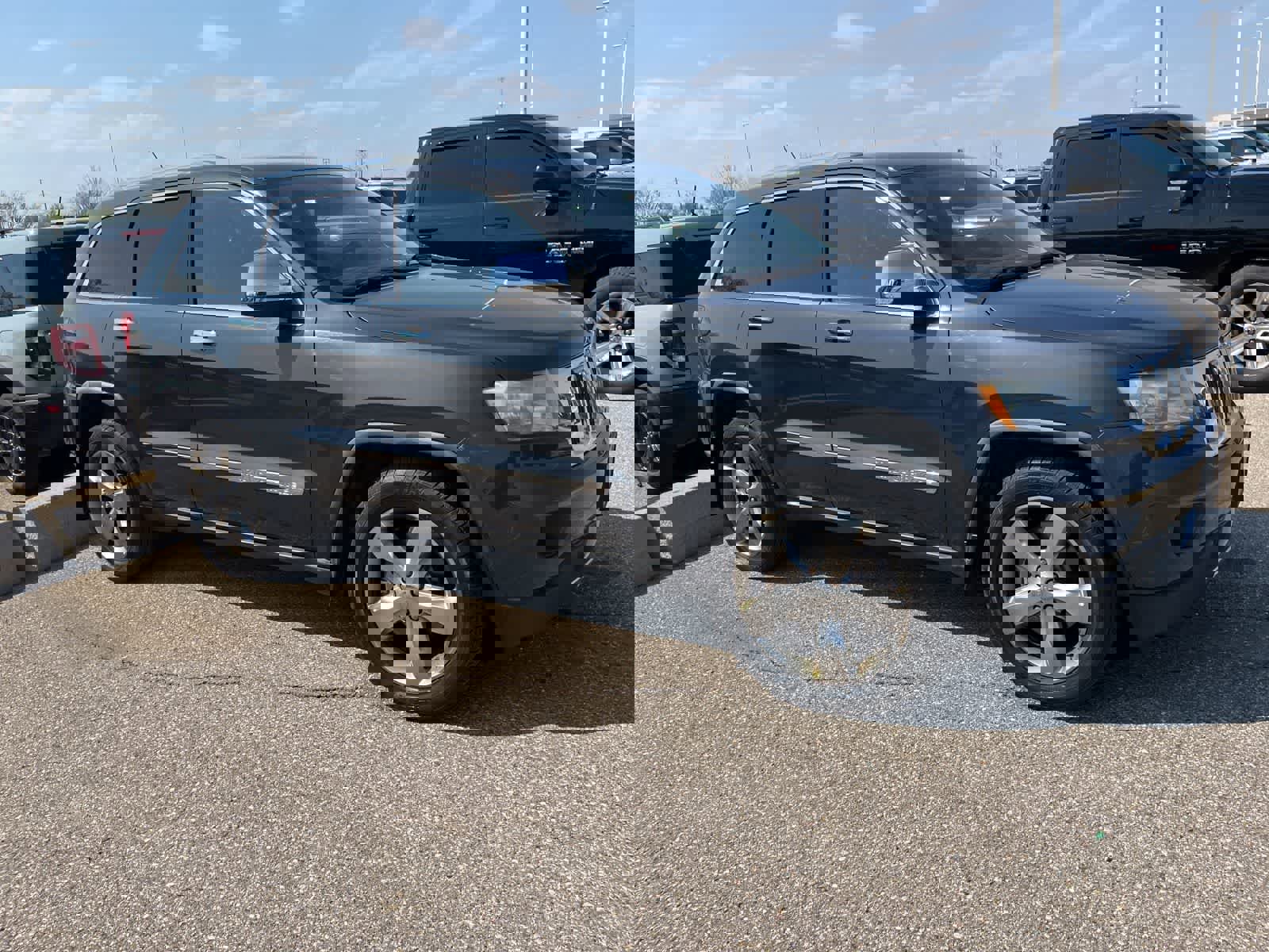 Used 2011 Jeep Grand Cherokee Limited w/ Luxury Group II image 20