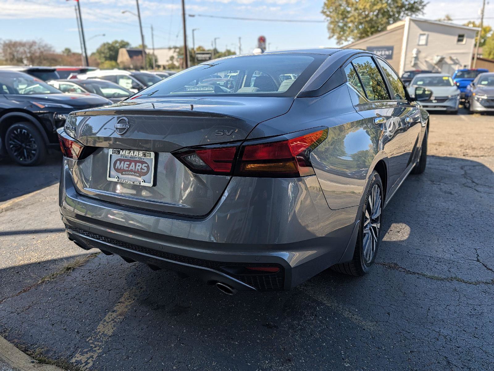Used 2024 Nissan Altima 2.5 SV w/ SV Premium Package FWD image 11