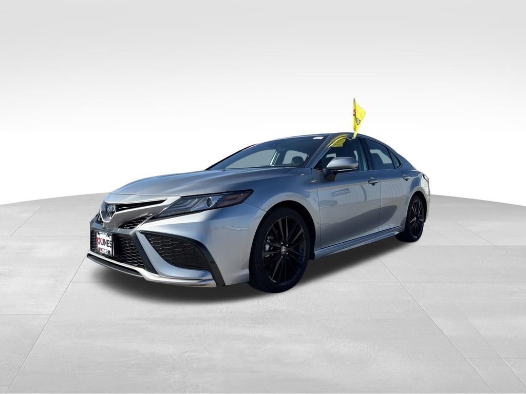 Used 2023 Toyota Camry XSE image 3