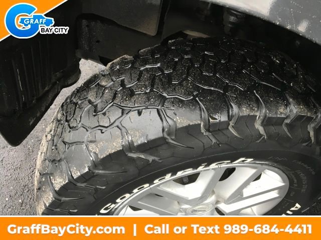 Used 2015 Nissan Frontier SL image 25