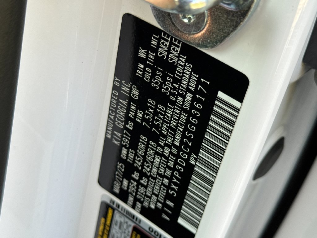 Used 2025 Kia Telluride AWD image 39