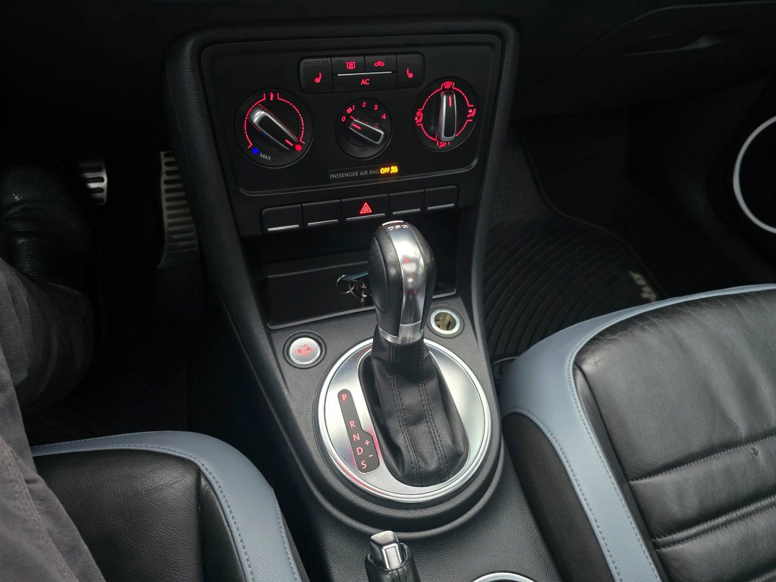 Used 2012 Volkswagen Beetle Turbo image 11
