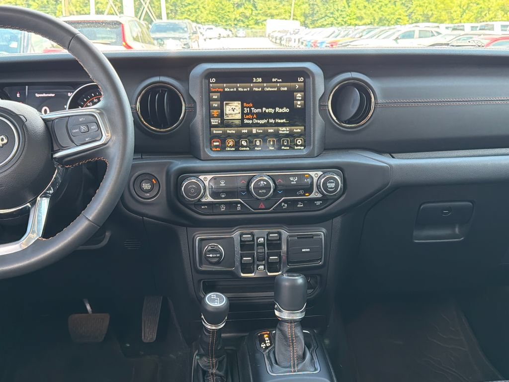 Used 2023 Jeep Wrangler Unlimited Sahara AWD/4WD image 17