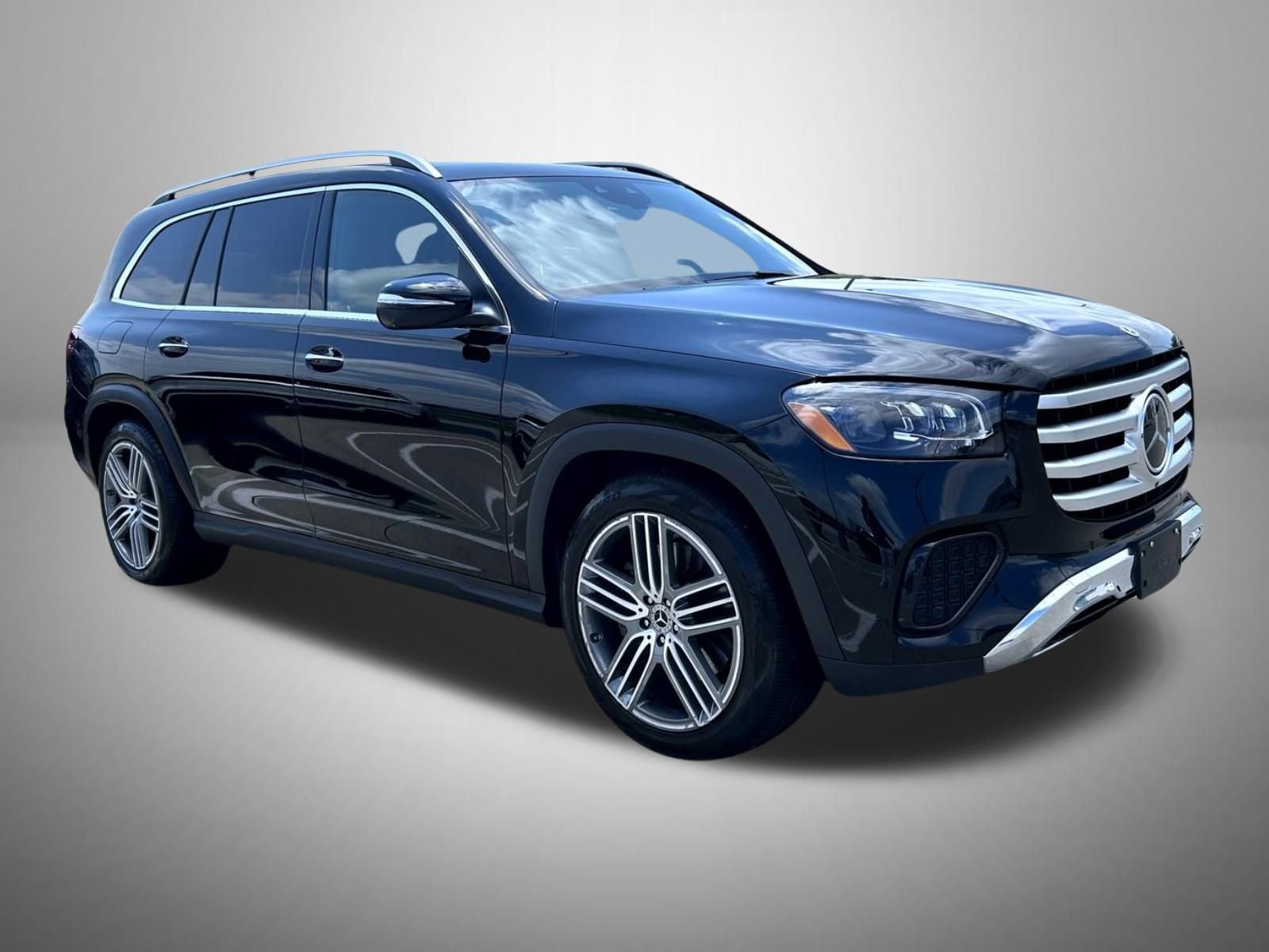 Used 2024 Mercedes-Benz GLS 450 4MATIC image 3