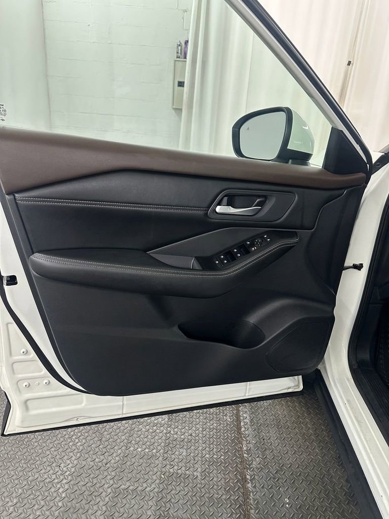 Used 2022 Nissan Rogue SV w/ SV Premium Package AWD/4WD image 8