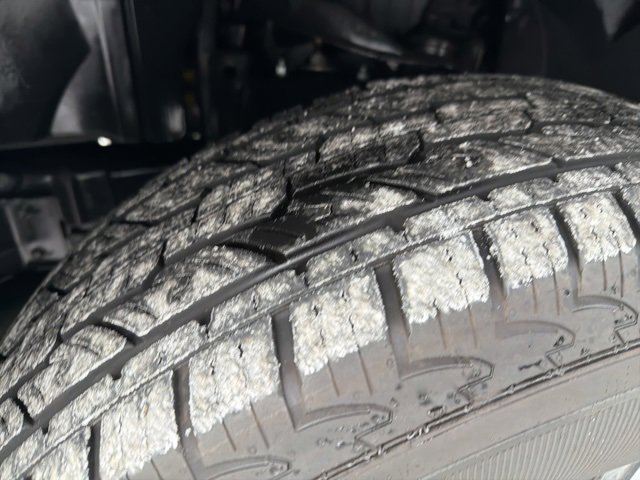 Used 2024 Nissan Titan SV w/ SV Convenience Package image 13