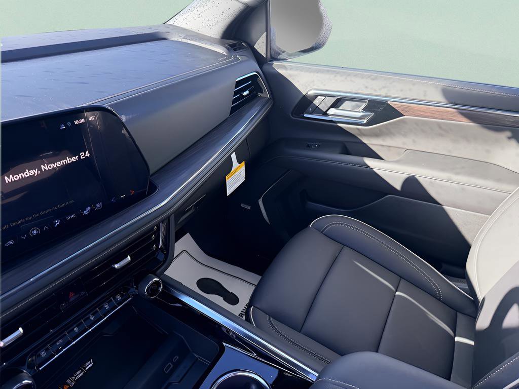 New 2026 Chevrolet Suburban Premier image 30